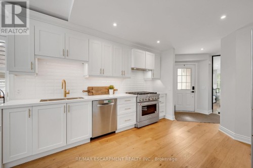 Wide plank Hardwood Floors - 4013 Jarvis Crescent, Burlington, ON 