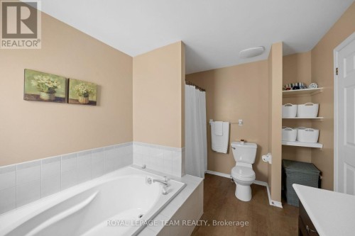 Primary Bedroom Ensuite - 6524 Tooney Drive, Ottawa, ON 