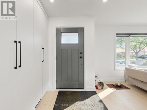 UPPER - 41 BAINBRIDGE AVENUE , Toronto, Ontario M3H 2J8 3