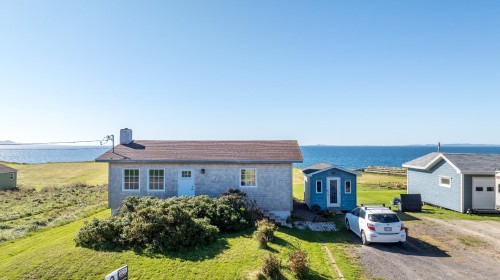 42 Ch. des Échoueries  Les Îles-De-La-Madeleine, QC G4T 5J6