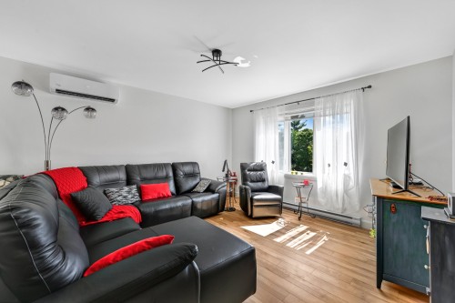 Salon - 42 Ch. Perreault, Wotton, QC 