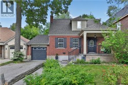 21 CUMBERLAND Drive  Mississauga, ON L5G 3M7