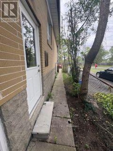 LOWER - 55 BISHOP AVENUE , Toronto, Ontario M2M 1Z5 3