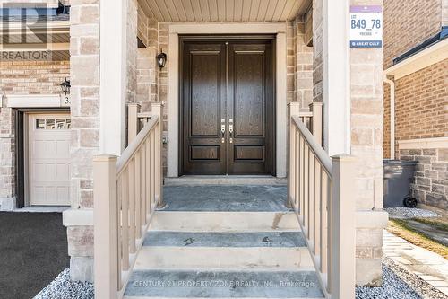 33 GLADMARY DRIVE , Brampton, Ontario L6Y 0E4 2