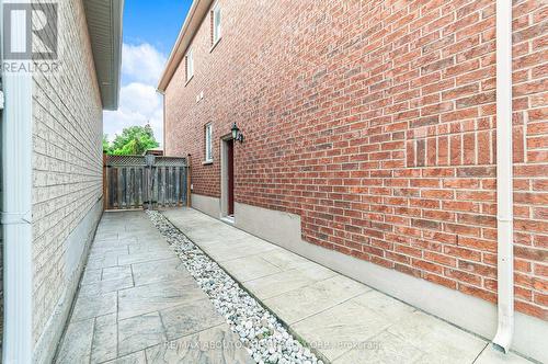 817 Brass Winds Place, Mississauga, ON 