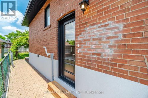 LOWER LEVEL 1 - 62 FLAMBOROUGH DRIVE , Toronto, Ontario M6M 2R6 5