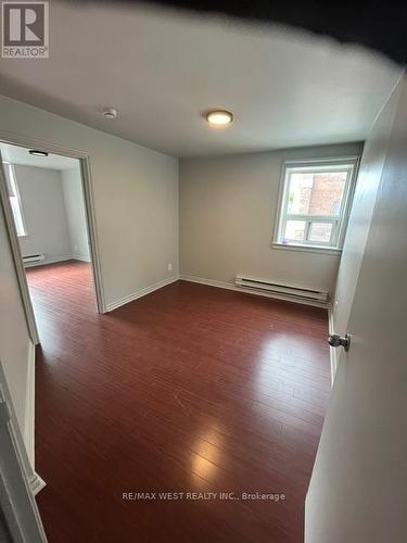 2 - 932 DUNDAS STREET , Toronto, Ontario M6J 1W3 4
