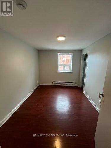 2 - 932 DUNDAS STREET , Toronto, Ontario M6J 1W3 5