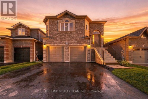 61 MCINTYRE DRIVE  Barrie, ON L4N 5C5