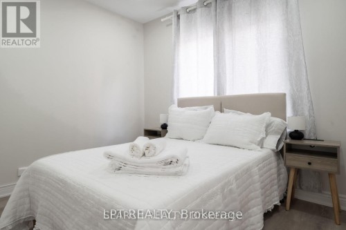 1079 Deta Road, Mississauga, ON 