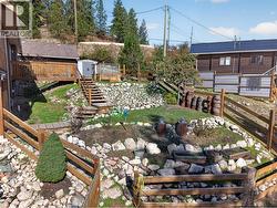 Tiered with stairs for access - 