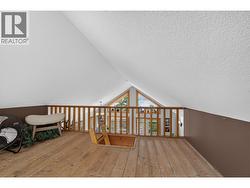 Could be a great office or hobby space - 