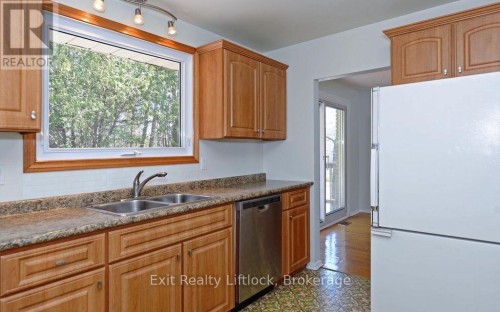 MAIN FLOOR - 4 WALLIS DRIVE , Peterborough (Monaghan Ward 2), Ontario K9J 6B7 5