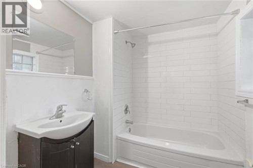basement bathroom - 63 Melrose Avenue S, Hamilton, ON 