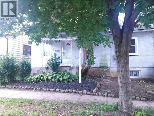 9 WOODLAND Avenue  St. Catharines, ON L2R 5A1