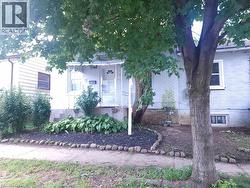 9 WOODLAND Avenue St. Catharines, ON L2R 5A1