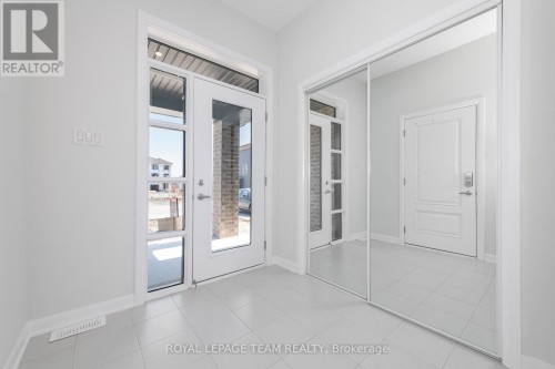 719 DONERAILE WALK , Ottawa, Ontario K2J 7B9 2