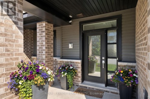 719 DONERAILE WALK , Ottawa, Ontario K2J 7B9 3