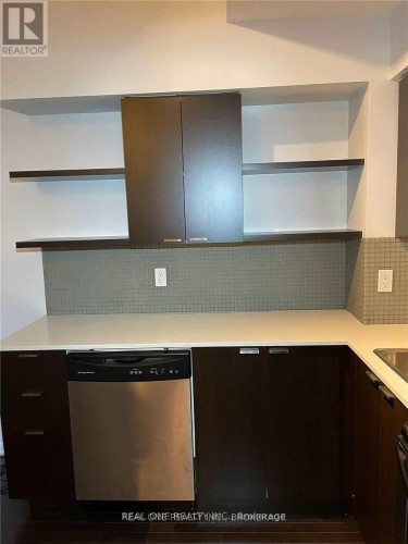 204 - 35 HAYDEN STREET , Toronto, Ontario M4Y 3C3 5