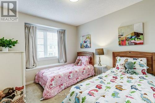 Bedroom 3 with window seat - 7222 Deanlee Court, Mississauga, ON 