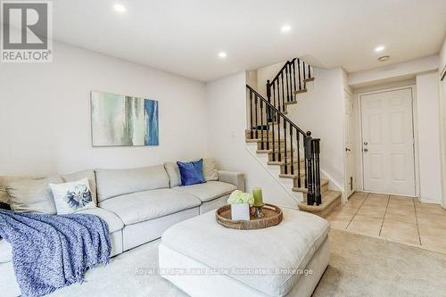 Direct gargage access - 7222 Deanlee Court, Mississauga, ON 