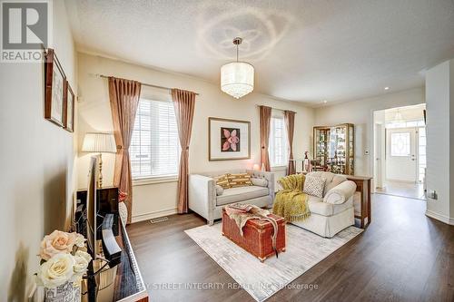 537 STREAM CRESCENT , Oakville, Ontario L6M 1N7 4