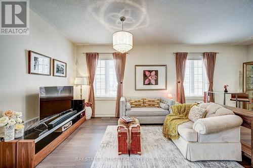 537 STREAM CRESCENT , Oakville, Ontario L6M 1N7 5