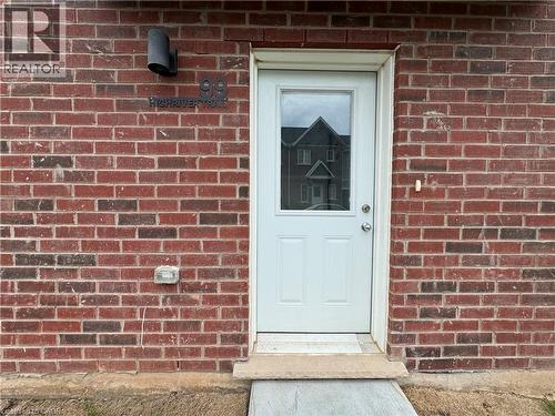 99 HIGHRIVER Trail Unit# (Main) , Welland, Ontario L3C 0H6 2