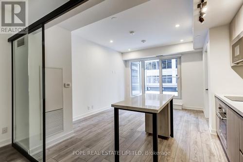 806 - 108 PETER STREET , Toronto, Ontario M5V 0W2 5