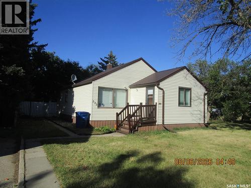 523 3Rd Avenue E, Assiniboia, SK 