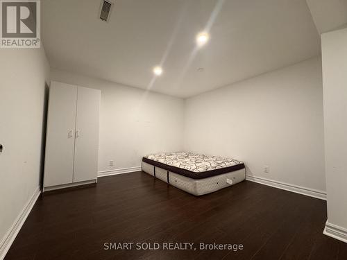 98 SONMORE DRIVE , Toronto, Ontario M1S 1X4 2