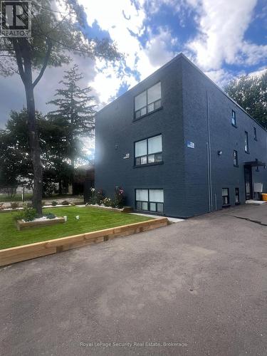 2 - 328 LAKESHORE ROAD , Mississauga, Ontario L5G 1H4 2