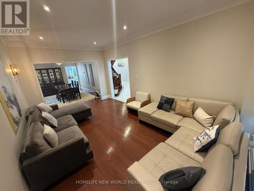 (UPPER) - 63A ROOSEVELT DRIVE , Richmond Hill, Ontario L4C 6V2 4