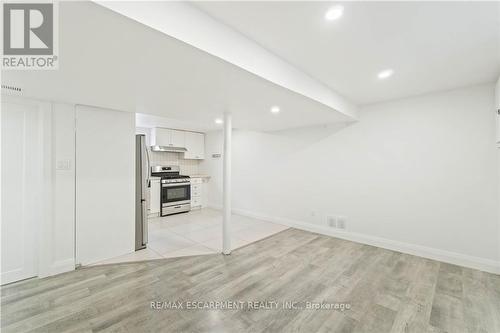 LOWER - 65 ALMOND STREET , Welland, Ontario L3B 3P6 4