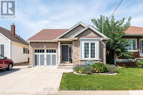 23 MYRTLE AVENUE  St. Catharines (Carlton/Bunting), ON L2M 5W2