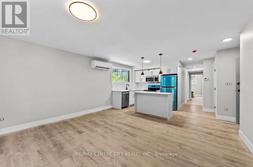 8 - 400 SCENIC DRIVE , London South (South J), Ontario N5Z 3A8 3