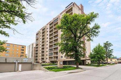 905-246 Roslyn RD  Winnipeg, MB R3L 0H2