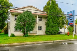 75  - 81 Rue de l'Église S.  Lacolle, QC J0J 1J0