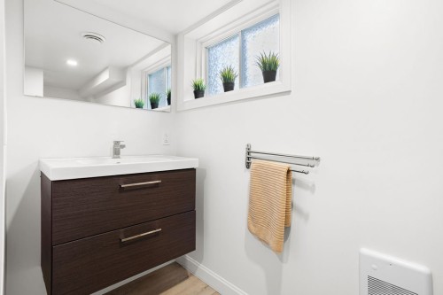 Salle de bains - 11  - 11A Rue Tassé, Sainte-Thérèse, QC 