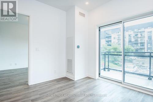 Waiting for your personal touch - 205 - 102 Grovewood Common, Oakville, ON 