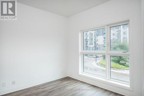Bright and clean bedroom retreat - 205 - 102 Grovewood Common, Oakville, ON 