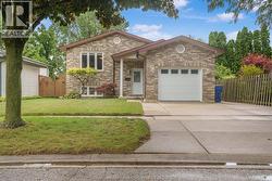 4 Carolinian PLACE Chatham, ON N7L 5M7