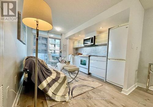 301 - 4K SPADINA AVENUE , Toronto, Ontario M5V 3Y9 2