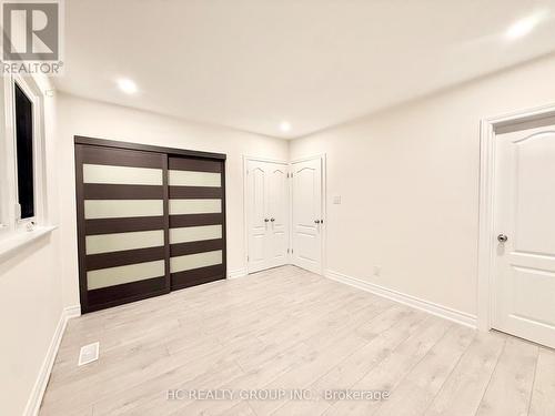 52 DUKINFIELD CRESCENT , Toronto, Ontario M3A 2S1 3