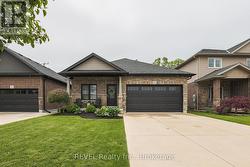 15 WILLOWBROOK DRIVE Welland (West Welland), ON L3C 0G1