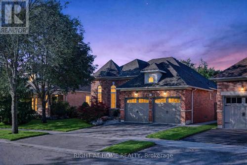 8 BRANTHAVEN COURT  Whitby, ON L1M 0B2