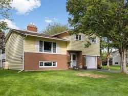 18 Lakewood Drive  Brookside, NS B3T 1S5