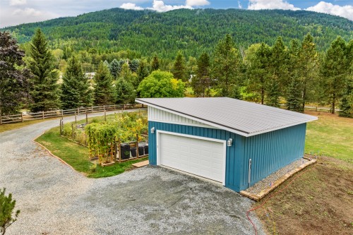 1070 Simmons Road, Creston, BC 