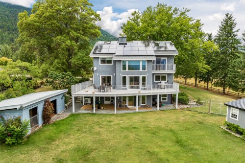 1070 Simmons Road, Creston, BC 