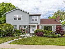985 Beaufort Avenue  Halifax, NS B3H 3X9